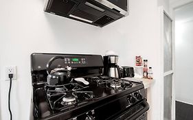 Trendy Apartment In Downtown - Near Montrose